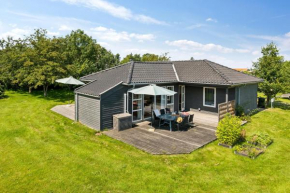 Beautiful Holiday Home In Mols Close To The Water